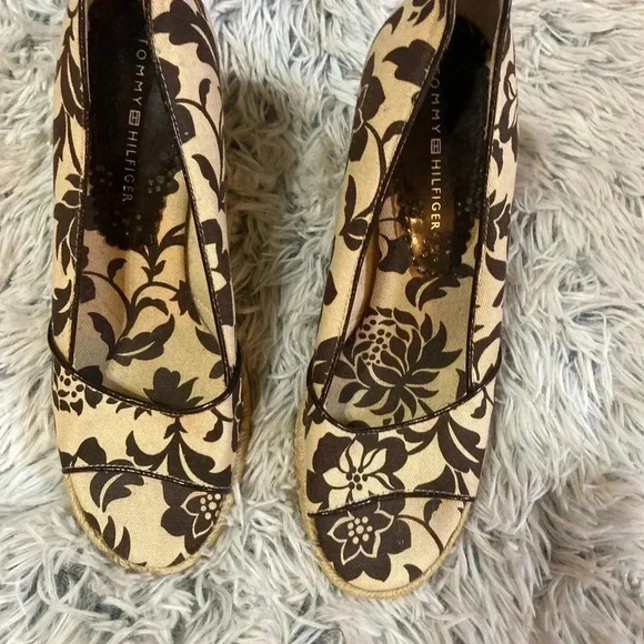 Tommy Hilfiger open toe wedges - Picture 5 of 5